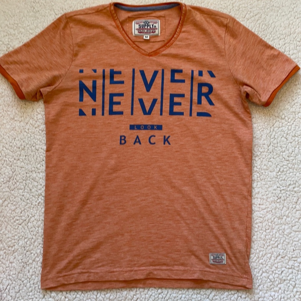 Supply V-neck Men’s Medium